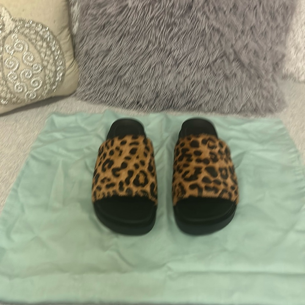 Slip on Aerosoles sandals size 81/2 medium with textured top